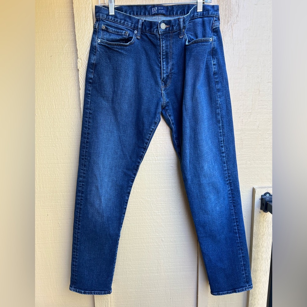 Gap Athletic Fit Jeans size 32 x 32